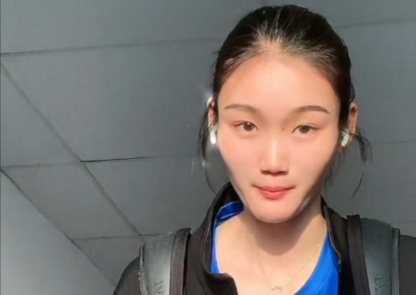 老板揉搓秘书丰满大乳动态图