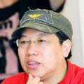 性赞助商的游泳俱乐部